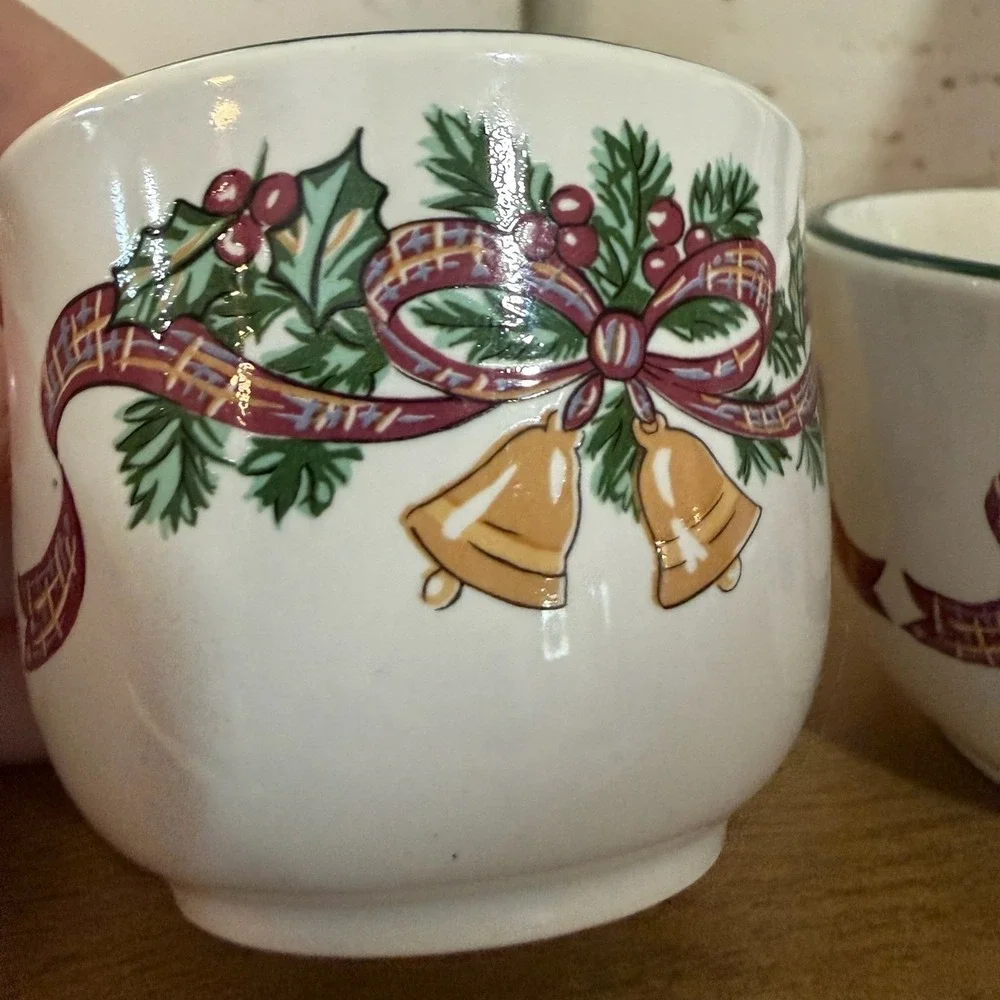 Johnson Brothers Victorian Christmas‎ Votive Candle Holders Set of 2